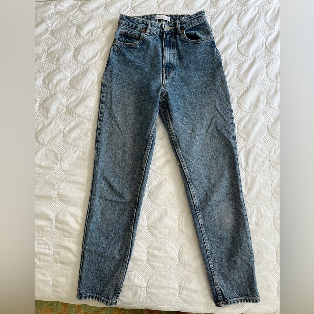 Women’s Zara Mid-Blue Denim Mom Fit Jeans (Size 26)